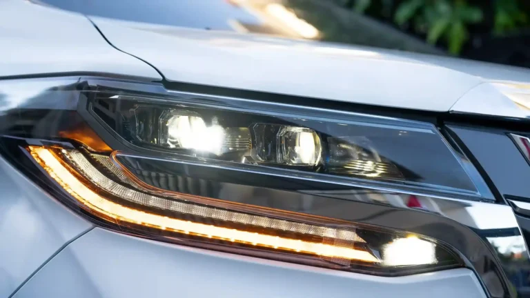 Perbedaan Alphard Transformer & Facelift untuk Disewa