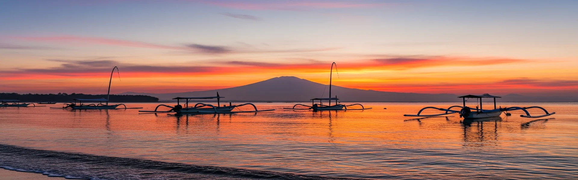 Sewa Alphard Sanur - Sunrise pantai perahu jukung